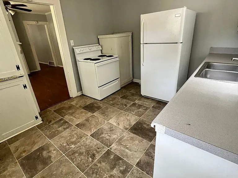 403 Concord Rd — Photo 3