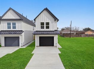 524 N 4th St, La Porte, TX 77571