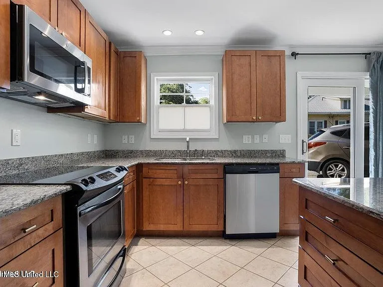 808 Desoto St #7 — Photo 4