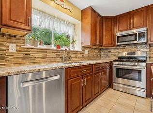 15 Kennedy Ct, Middletown, NJ 07748