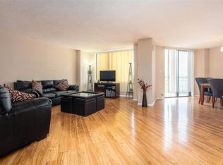 806 Harmon Cove Tower, Secaucus, NJ 07094