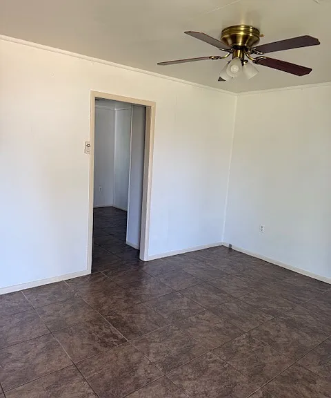 504 Saturn St — Photo 2