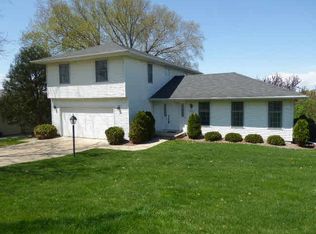 1702 Swagosa Dr, Maquoketa, IA 52060