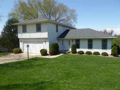1702 Swagosa Dr, Maquoketa, IA, 52060