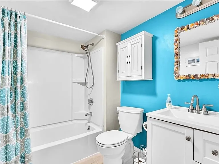2BED2BATH HOME - BATHROOM #1
