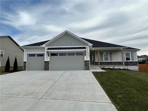 2344 NE Colonnade Ave, Blue Springs, MO 64029