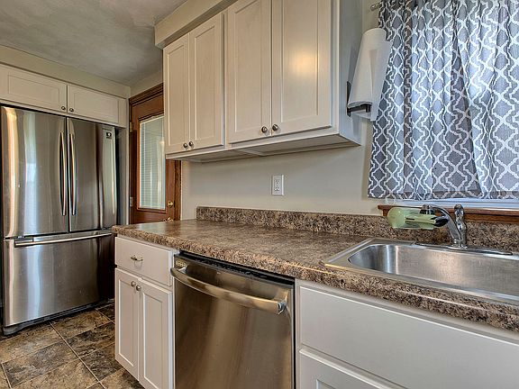 4th image of 107 Carmella Dr