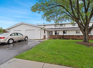 1049 Groton Ct, Schaumburg, IL 60193
