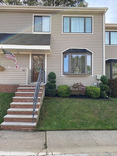 1st image of 82 Arrowood Ct