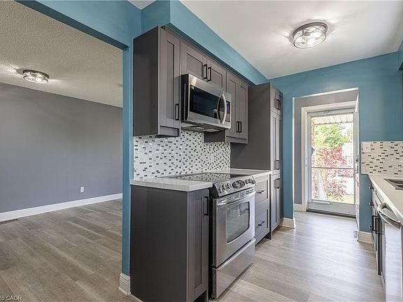 3rd image of 31 Canterbury Dr