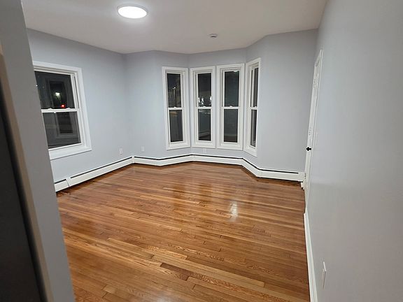 5th image of 21 Candace St Floor 2