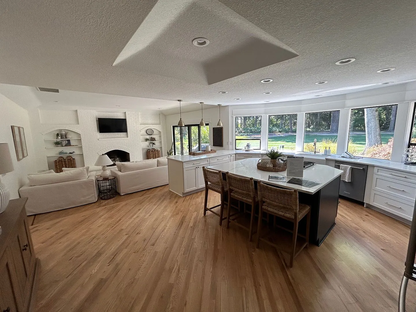 Stunning Renovated Home on Michelbook Golf Course in McMinnville — Photo 4