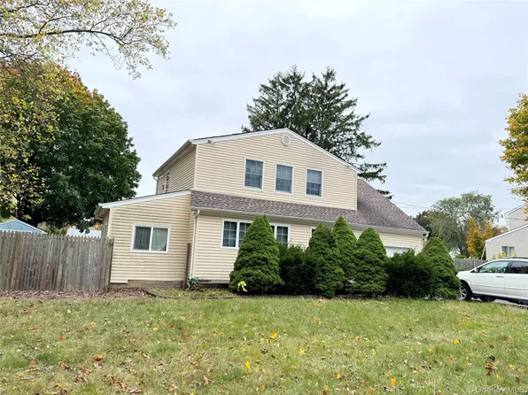 74 Bellwood Avenue, South Setauket, NY 11720