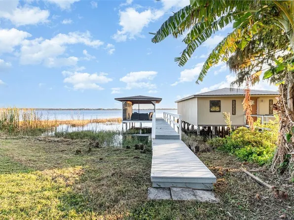 1099 Grove Ave, Mount Dora, FL 32757