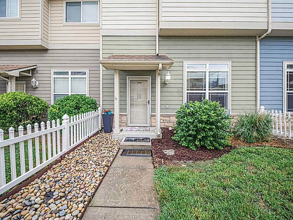 2nd image of 35 Fuller Cir