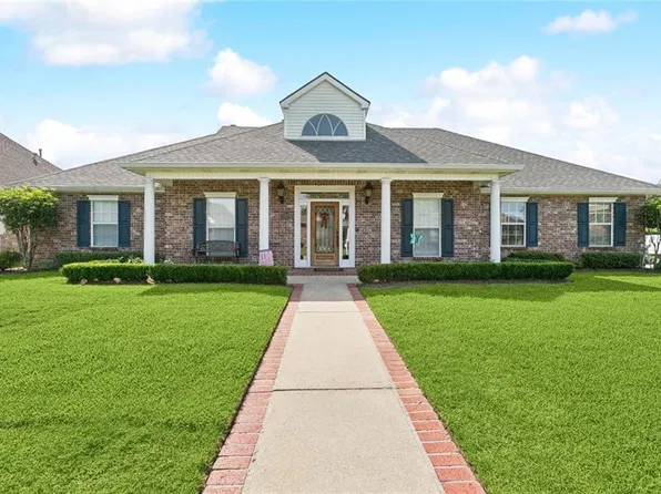 240 Saxony Ct, Belle Chasse, LA 70037