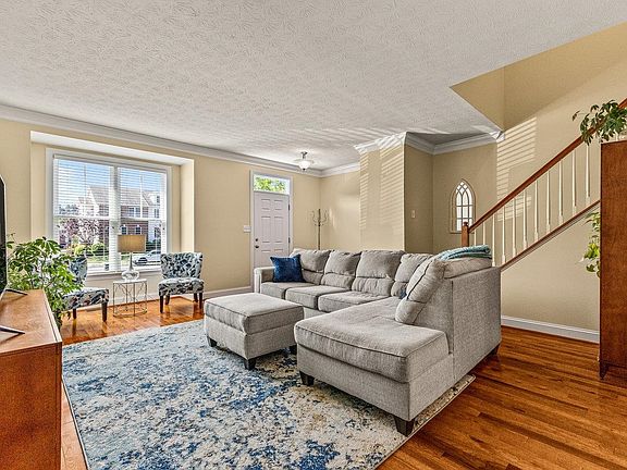 4th image of 375 Blue Stone Hills Dr