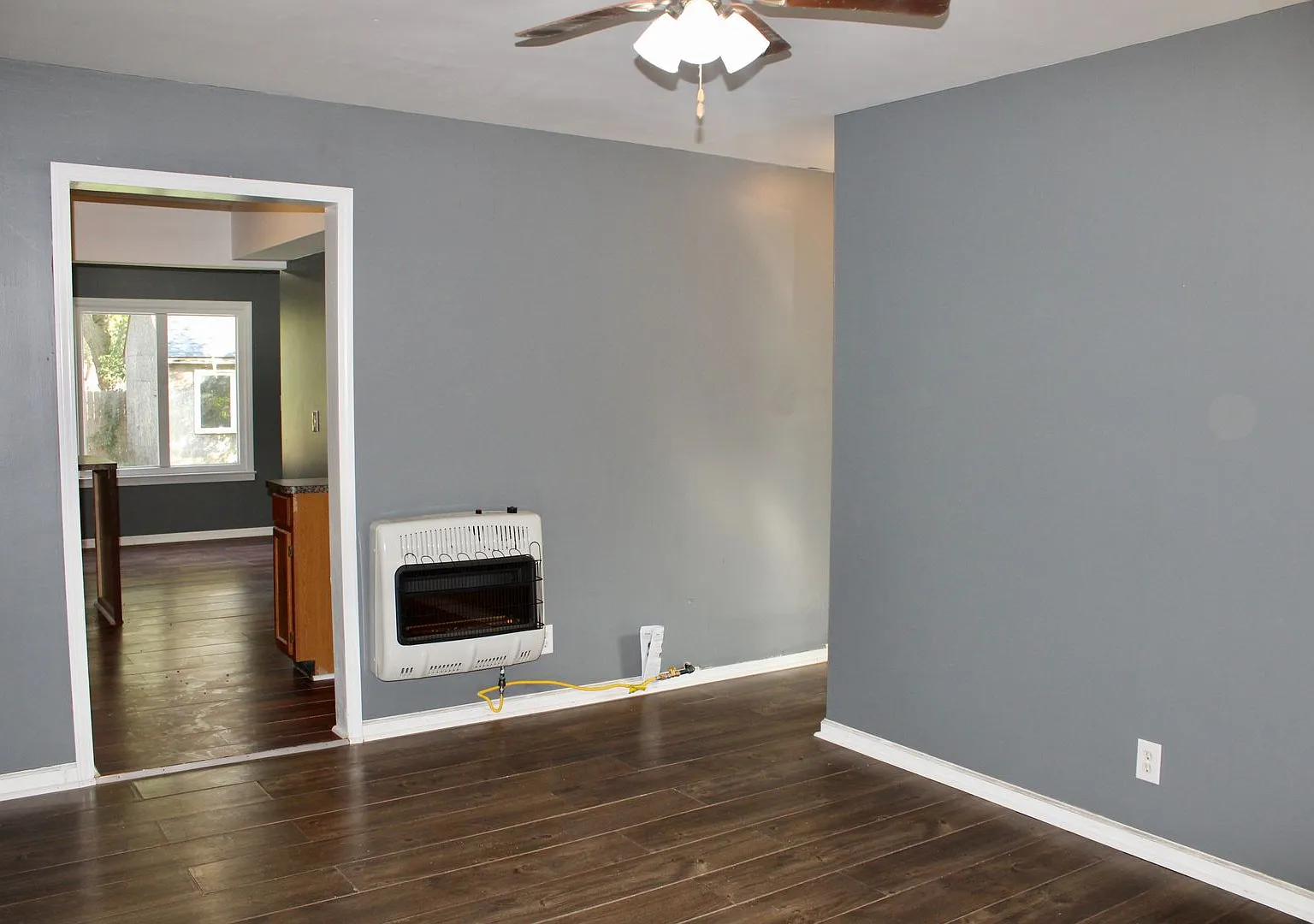 Nice 2 bedroom 1 Bath Home - Quiet area - Video Tour on Youtube @ 855manager — Photo 4