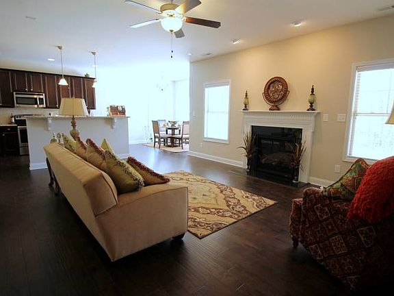 4th image of 396 Stonebriar Ave