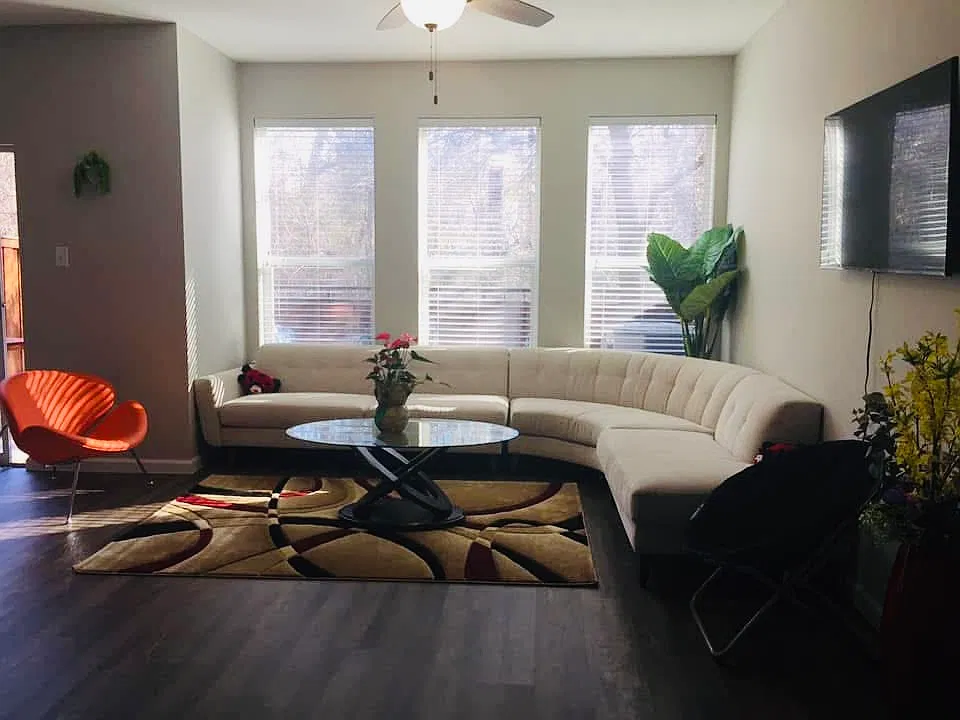 3 bed, 2.5 bath, 1850 sqft, $2,800 — Photo 3