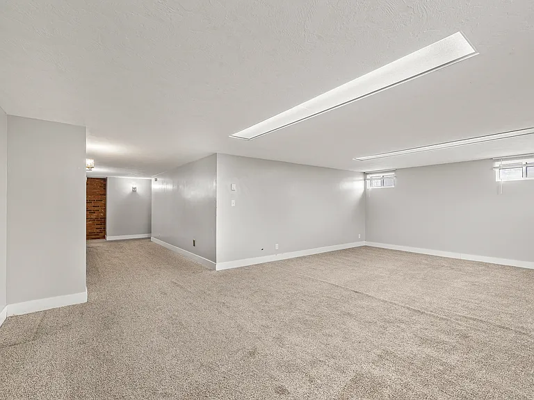 275 Park St — Photo 16
