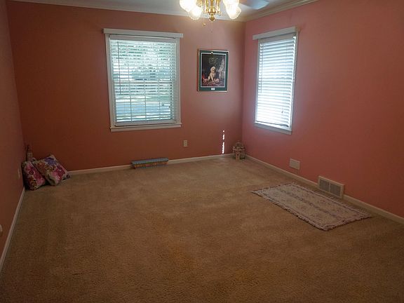5th image of 10200 Linden St