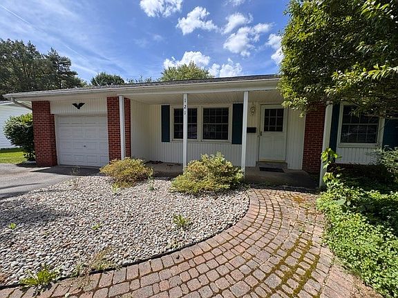 3rd image of 121 Hillary Dr