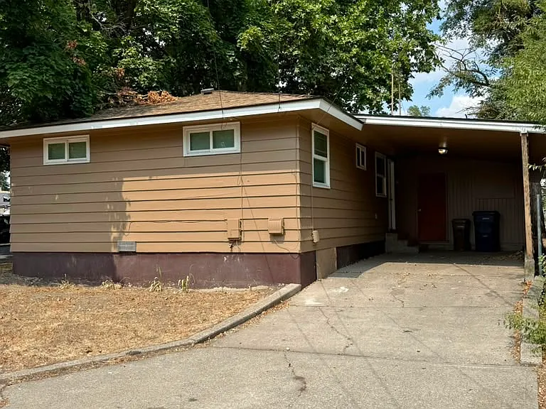 3216 N Maple St — Photo 8