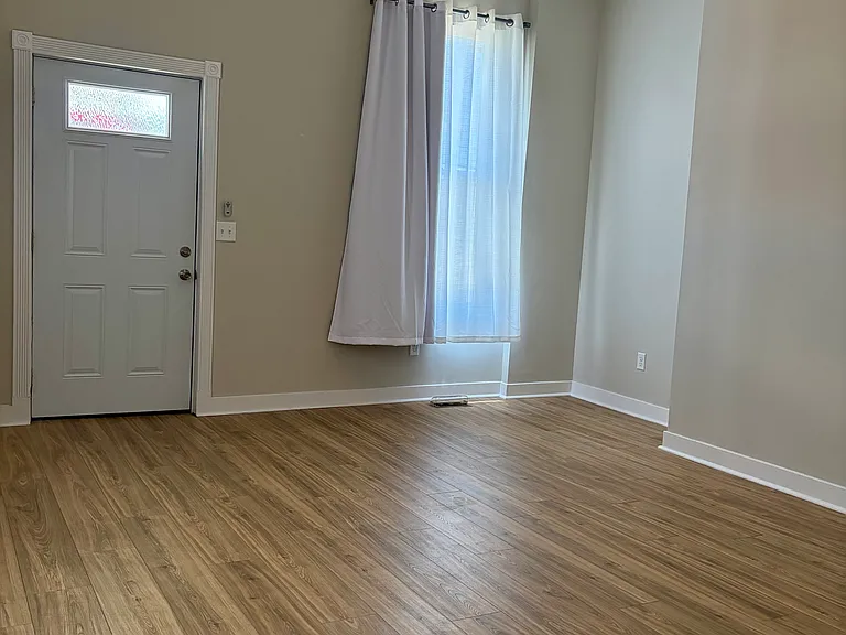 923 Ann St — Photo 8