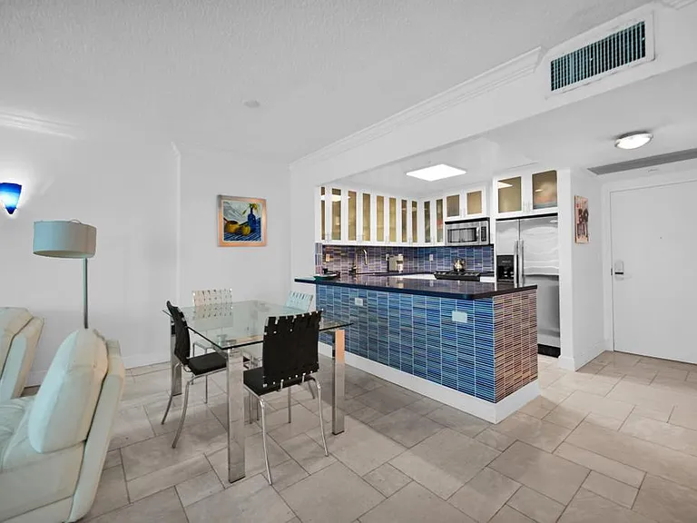 2301 Collins Ave #1015 — Photo 29