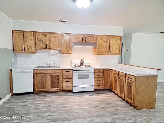 5th image of 114 Darlene St