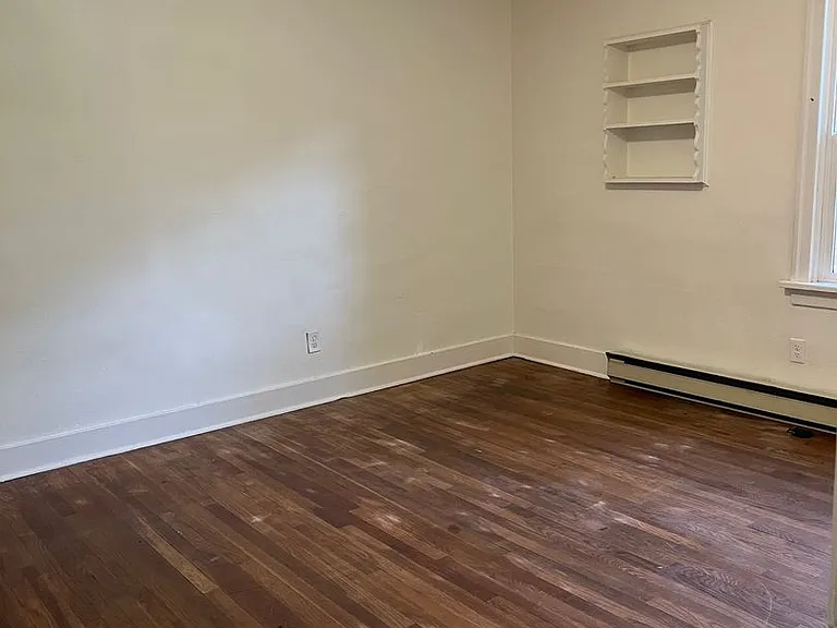 480 NE Maiden Ln — Photo 16