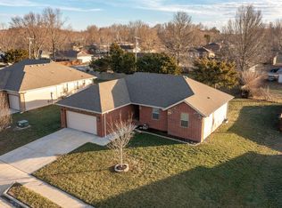 1102 E Highview Dr, Ozark, MO 65721