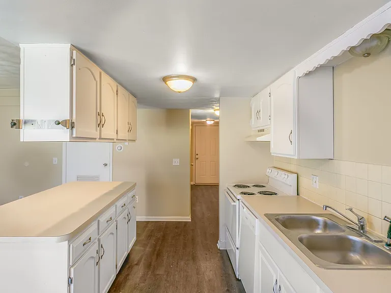 1306 E Miller Road 6114 Beechfield Dr — Photo 6