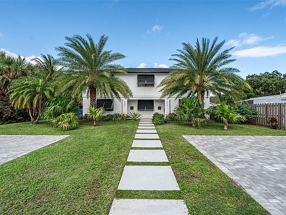 4th image of 807 SW 14th Court