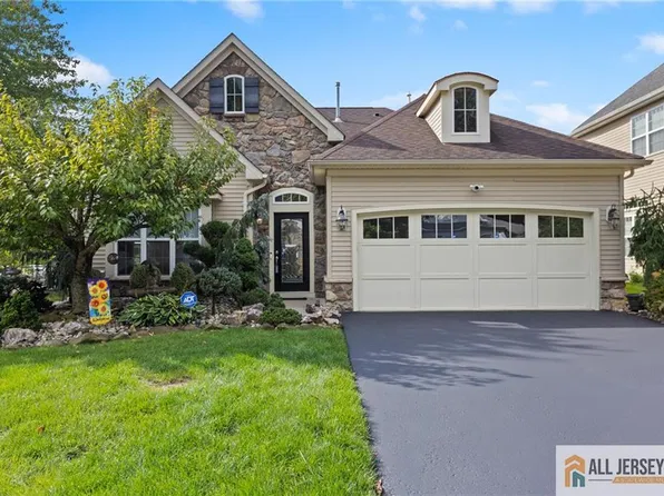 48 Merlot Ct, Monroe Township, NJ 08831