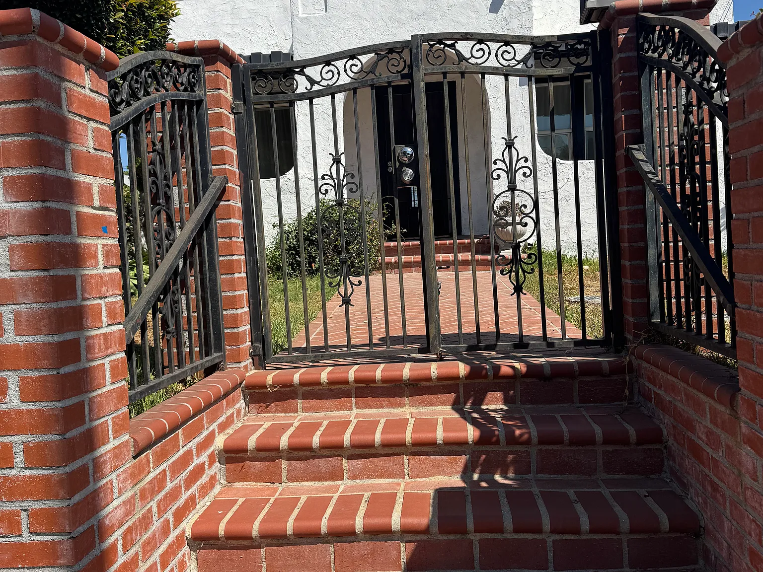 3 bed, 1136 sqft, $3,000 — Photo 2
