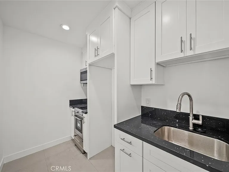 11488 Burbank Blvd — Photo 24