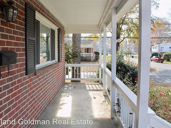 4th image of 500 Greencastle Ln