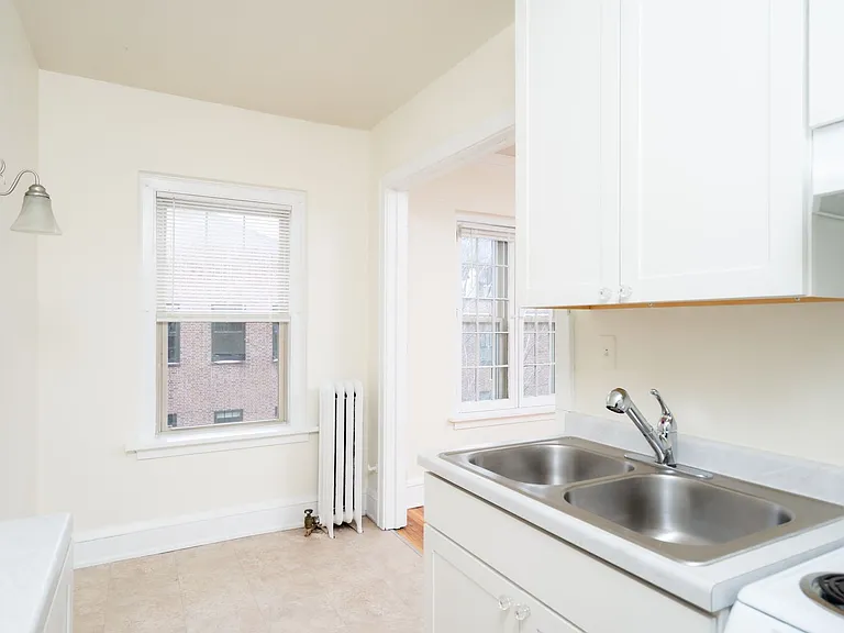 Belmont Apartments — Photo 3