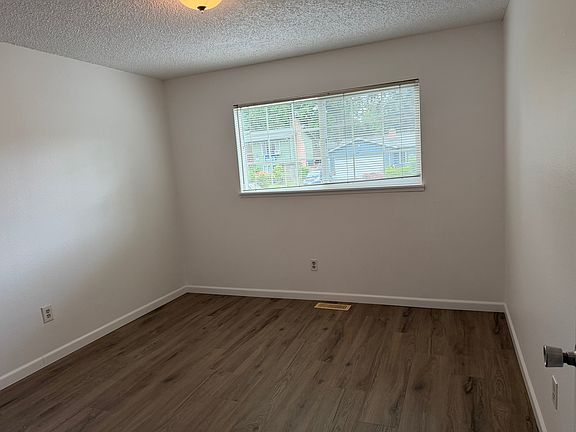 4th image of 11919 33rd Dr SE