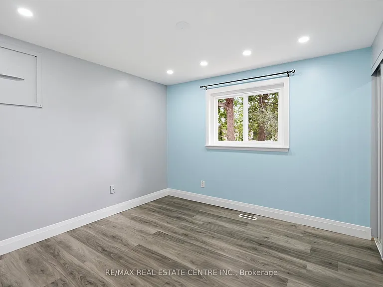 33 Garside Cres #MAIN — Photo 24