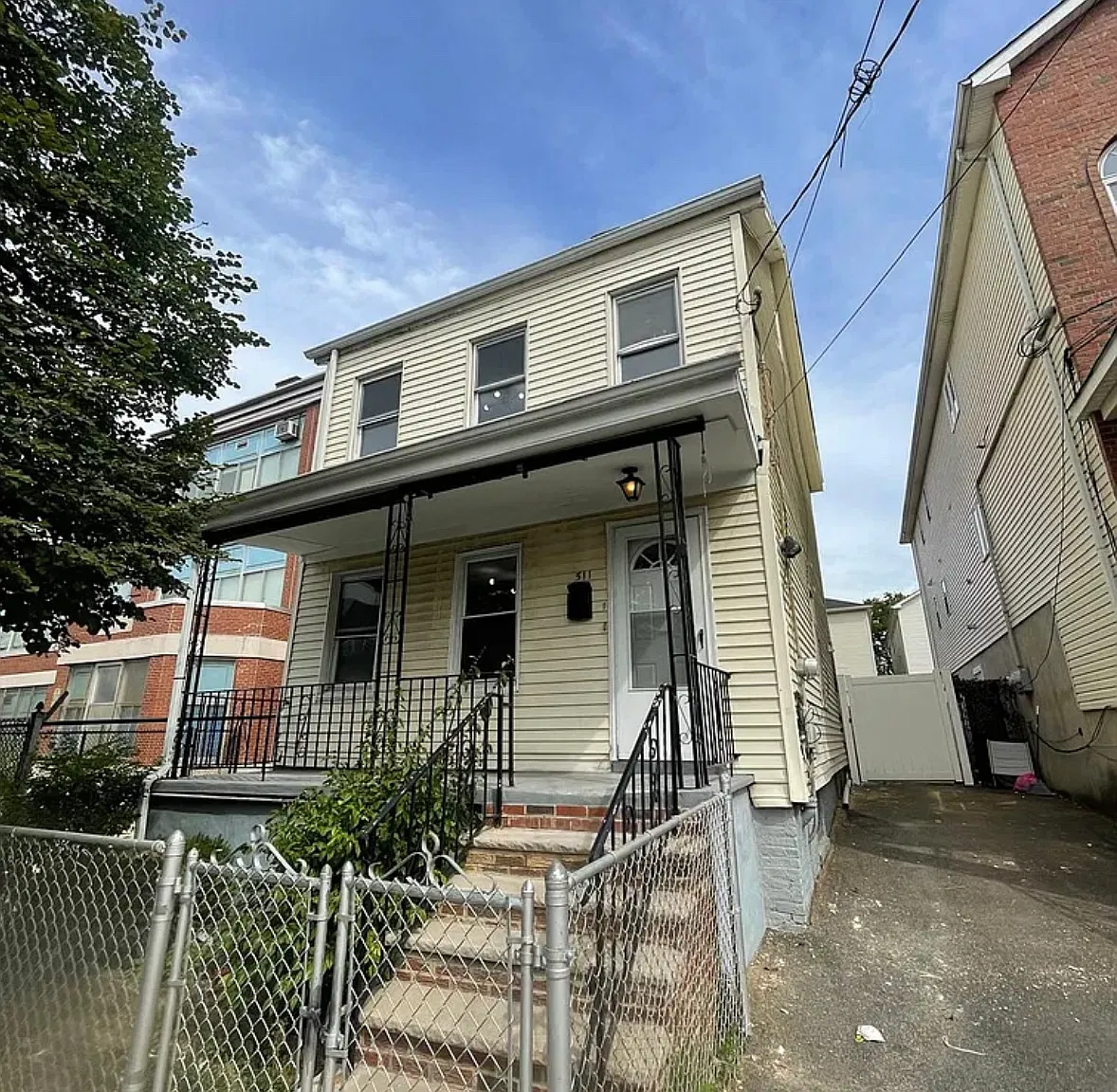 4 bed, 1.5 bath, $3,000 — Photo 1