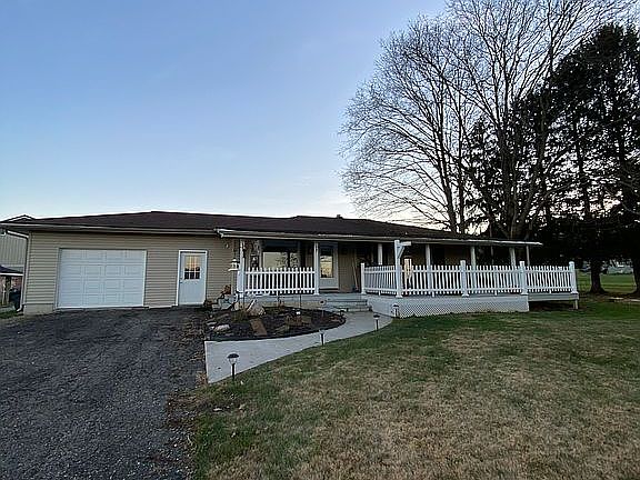 3rd image of 1312 Hanna Ln