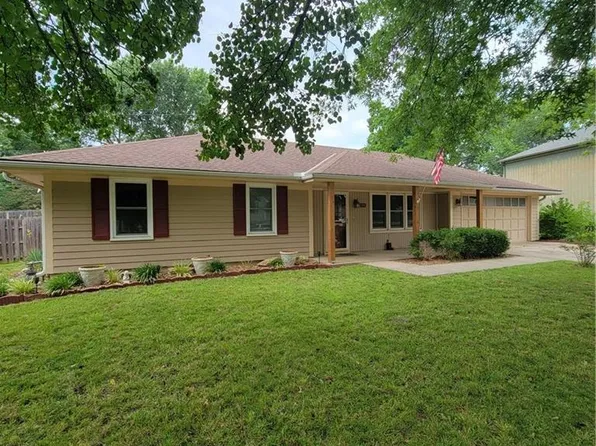 306 14th Ave N, Greenwood, MO 64034