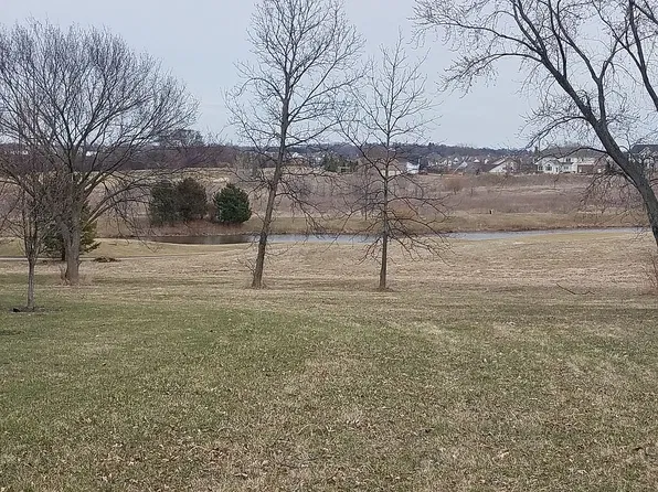 10 Golf Crest Dr, Hawthorn Woods, IL 60047