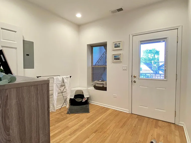 2429 N Albany Ave #2 — Photo 27