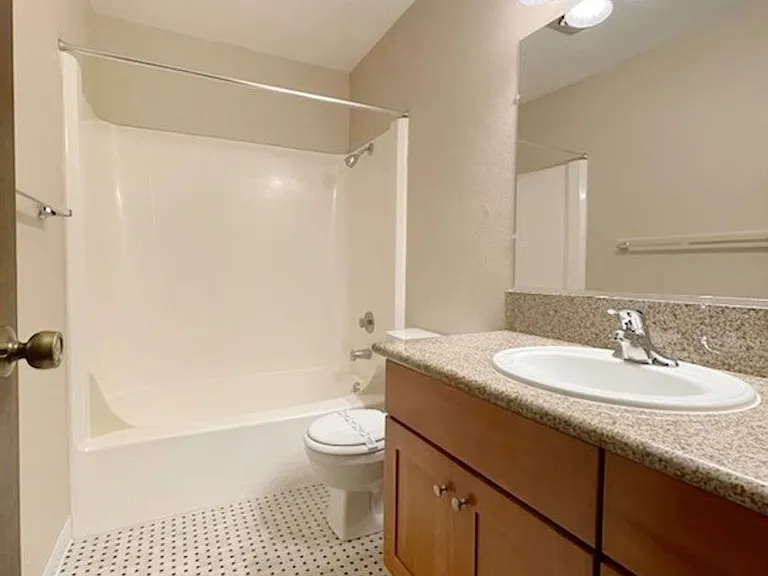 Spacious 2-bedroom apartment homes conveniently located! — Photo 23