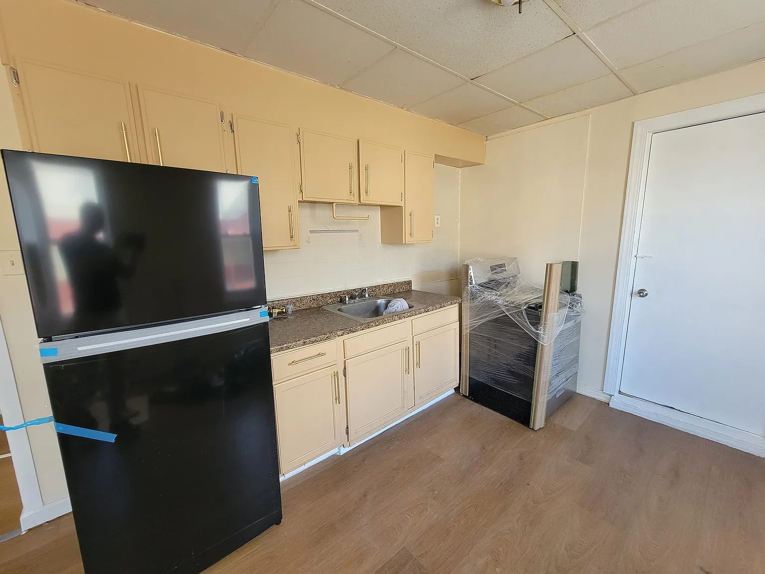3 bed, $1,350 — Photo 1
