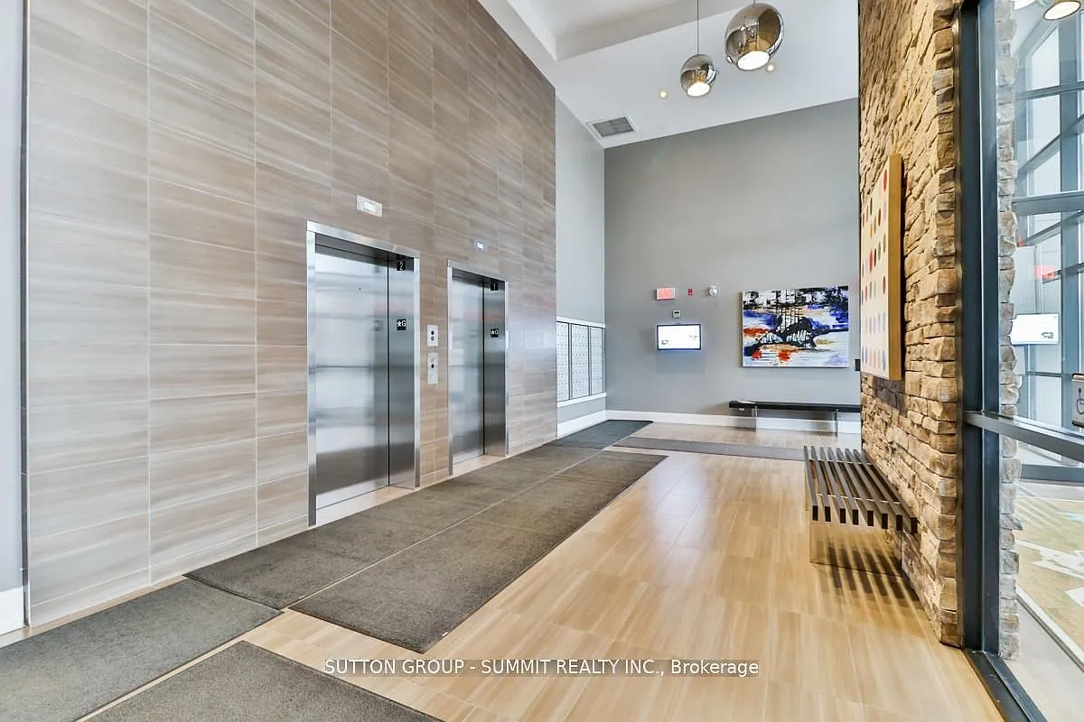 Wyndham Place — Photo 2